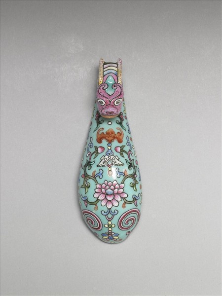 粉彩湖綠地福壽花卉紋龍首帶鈎