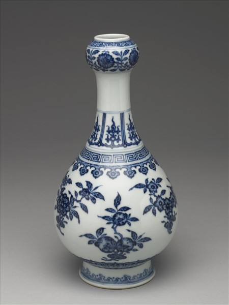 青花折枝花果紋蒜頭瓶