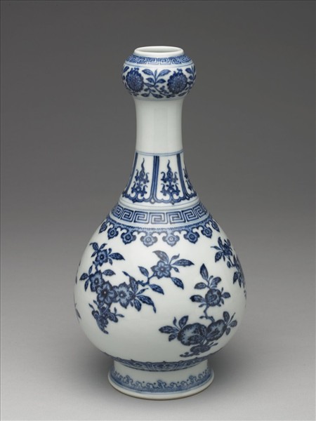 青花折枝花果紋蒜頭瓶