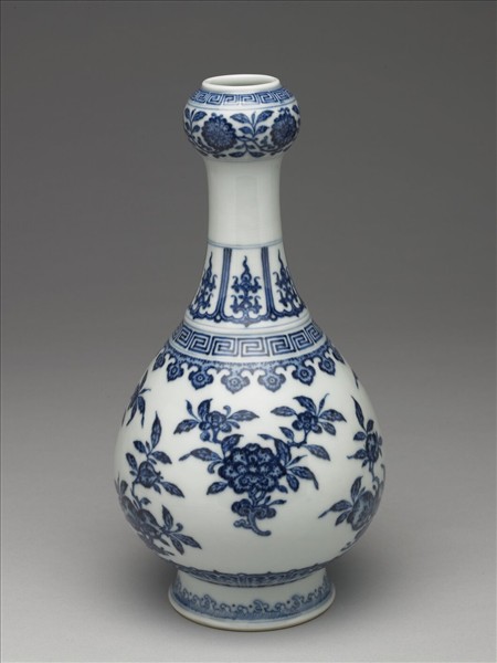 青花折枝花果紋蒜頭瓶