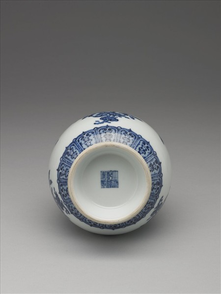 青花折枝花果紋蒜頭瓶