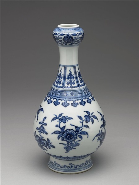 青花折枝花果紋蒜頭瓶