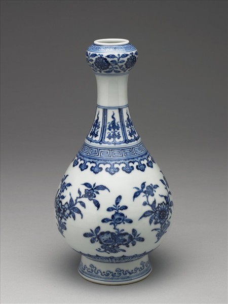 青花折枝花果紋蒜頭瓶