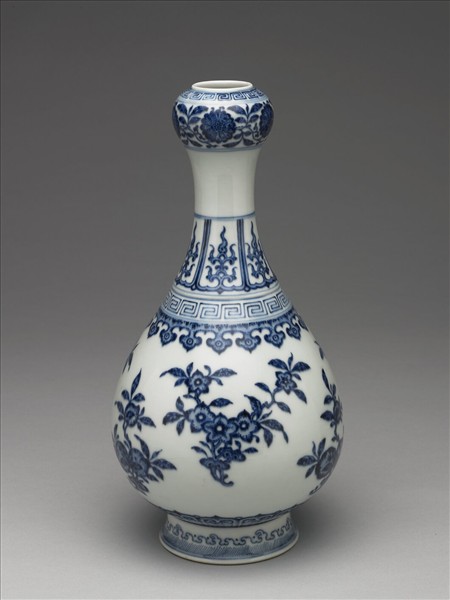 青花折枝花果紋蒜頭瓶