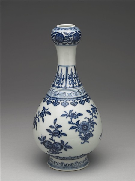 青花折枝花果紋蒜頭瓶