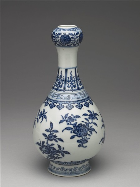 青花折枝花果紋蒜頭瓶