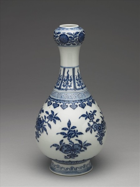 青花折枝花果紋蒜頭瓶