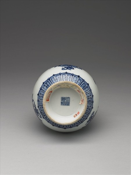 青花折枝花果紋蒜頭瓶