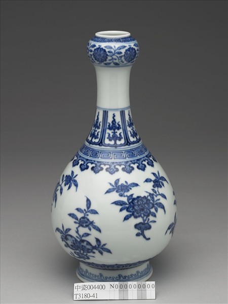 青花折枝花果紋蒜頭瓶