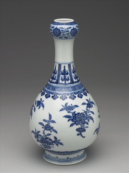 青花折枝花果紋蒜頭瓶