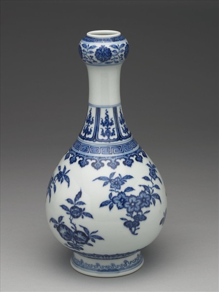 青花折枝花果紋蒜頭瓶