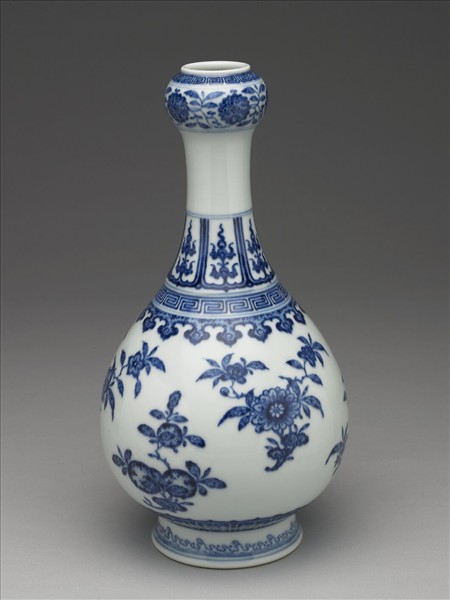 青花折枝花果紋蒜頭瓶