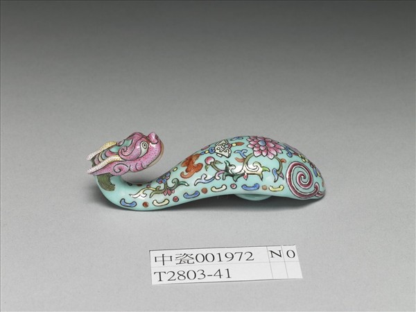 粉彩湖綠地福壽花卉紋龍首帶鈎