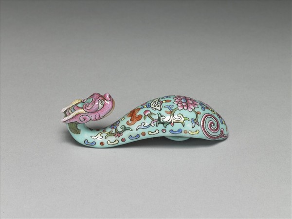 粉彩湖綠地福壽花卉紋龍首帶鈎