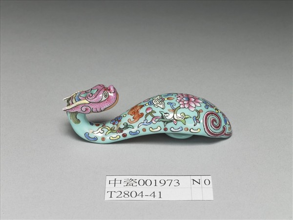 粉彩湖綠地福壽花卉紋龍首帶鈎