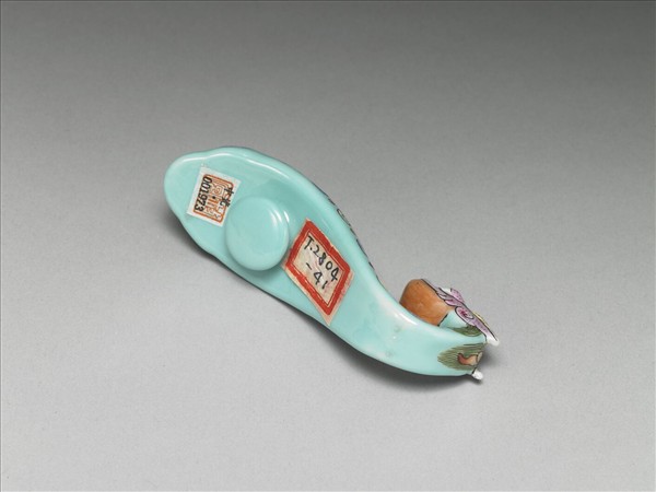 粉彩湖綠地福壽花卉紋龍首帶鈎