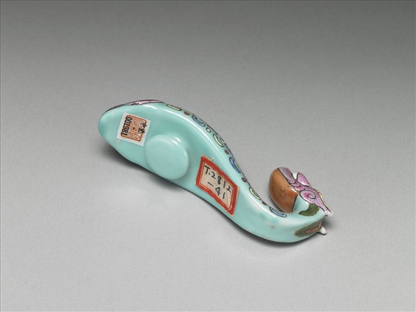 粉彩湖綠地福壽花卉紋龍首帶鈎