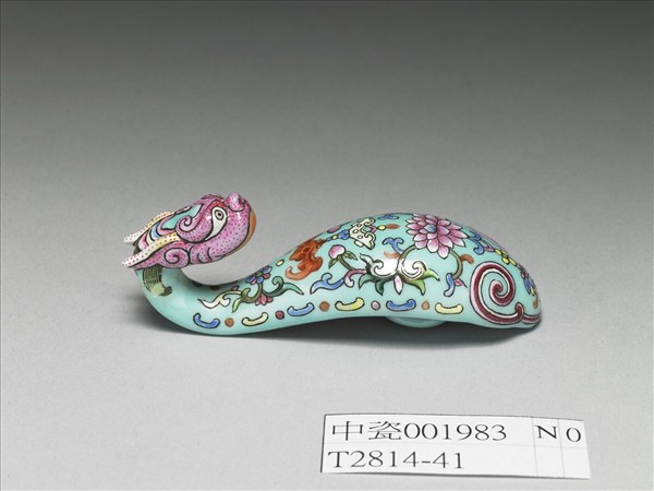 粉彩湖綠地福壽花卉紋龍首帶鈎