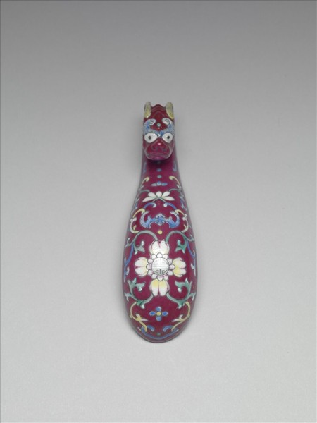 粉彩紅地龍首萬壽花卉紋帶鈎