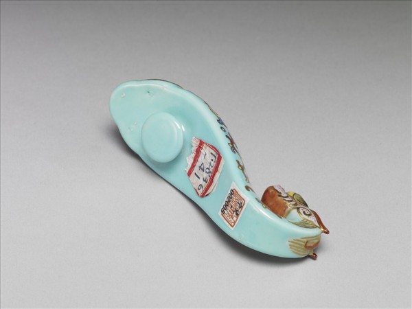 粉彩湖綠地福壽花卉紋龍首帶鈎