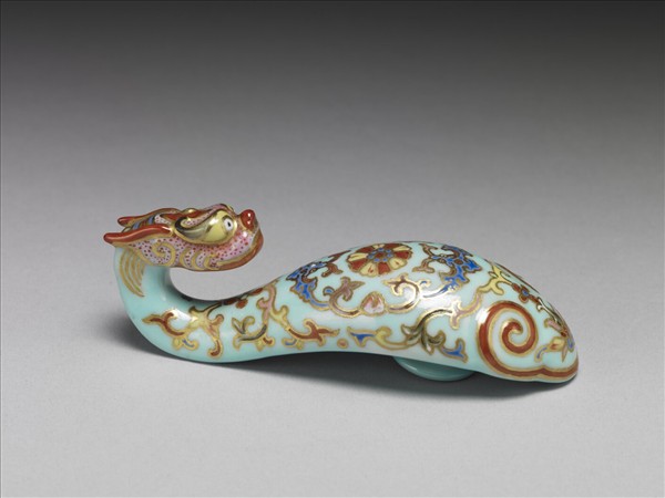 粉彩湖綠地福壽花卉紋龍首帶鈎