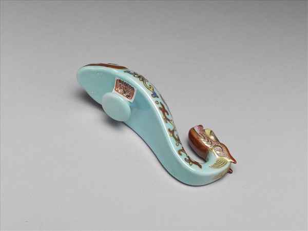 粉彩湖綠地福壽花卉紋龍首帶鈎