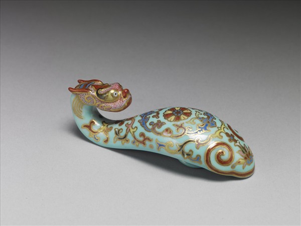 粉彩湖綠地福壽花卉紋龍首帶鈎