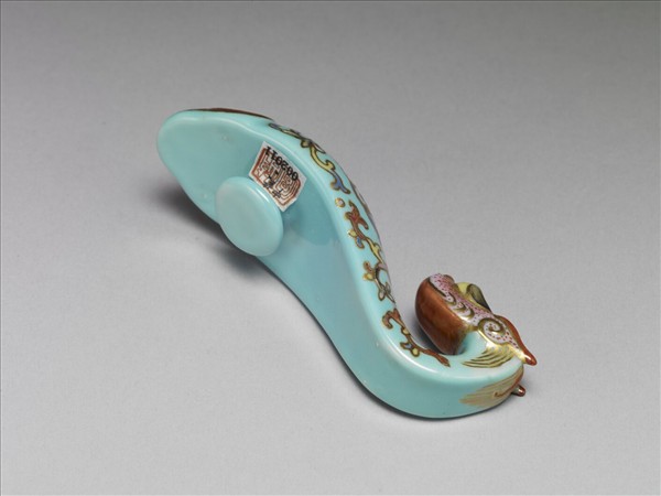 粉彩湖綠地福壽花卉紋龍首帶鈎