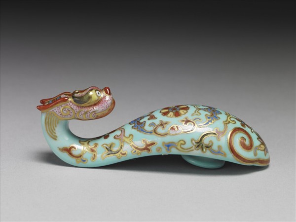 粉彩湖綠地福壽花卉紋龍首帶鈎