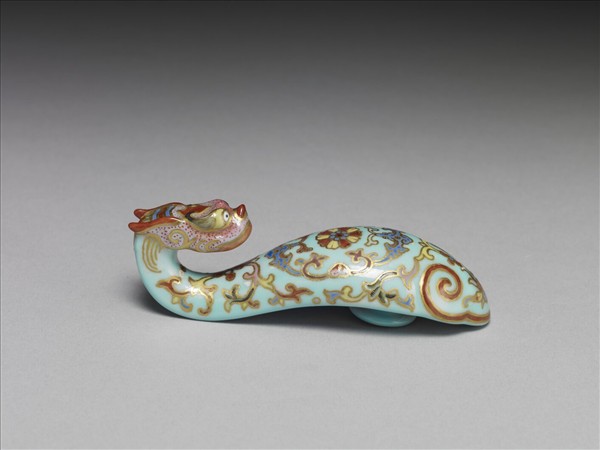 粉彩湖綠地福壽花卉紋龍首帶鈎