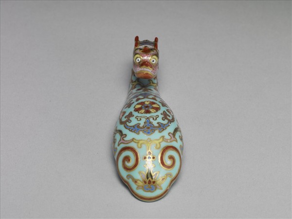 粉彩湖綠地福壽花卉紋龍首帶鈎