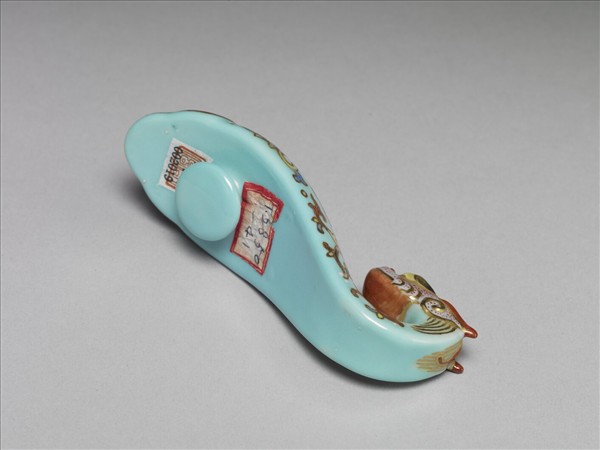 粉彩湖綠地福壽花卉紋龍首帶鈎