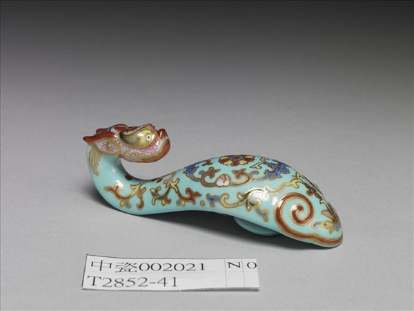 粉彩湖綠地福壽花卉紋龍首帶鈎