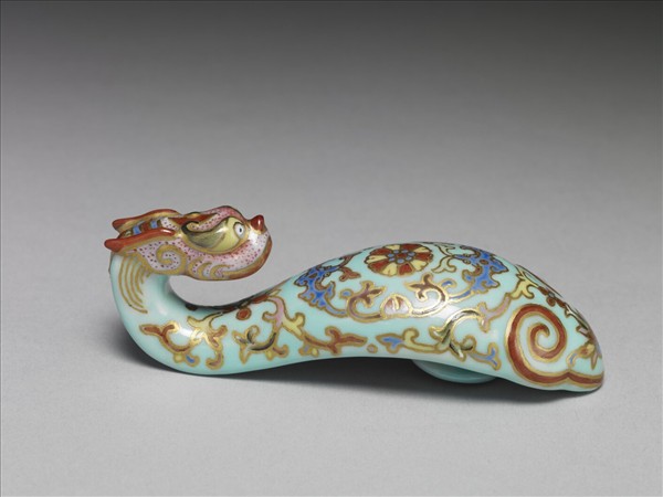 粉彩湖綠地福壽花卉紋龍首帶鈎