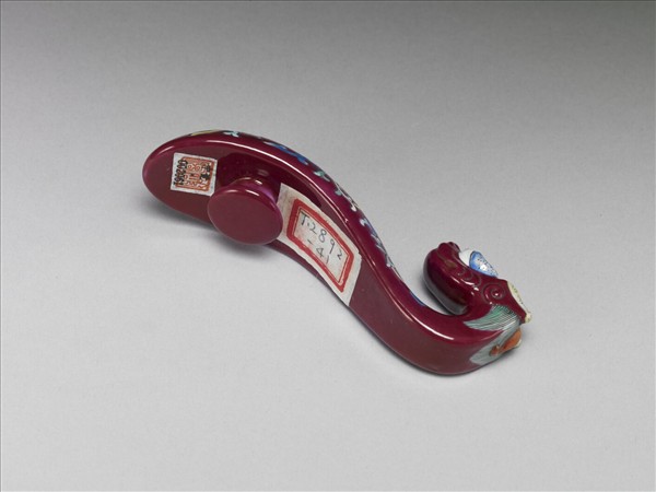 粉彩紅地龍首萬壽花卉紋帶鈎