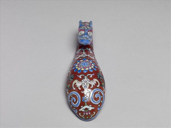 粉彩紅地福壽龍首帶鈎