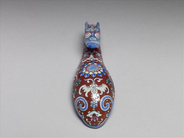 粉彩紅地福壽龍首帶鈎