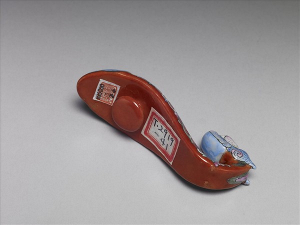 粉彩紅地福壽龍首帶鈎