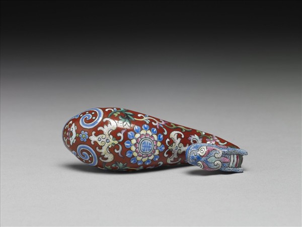 粉彩紅地福壽龍首帶鈎