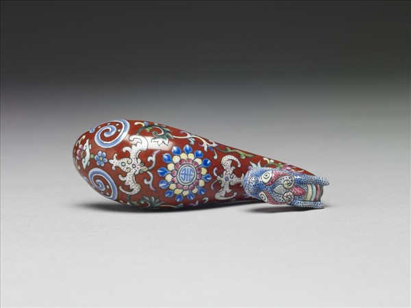 粉彩紅地福壽龍首帶鈎