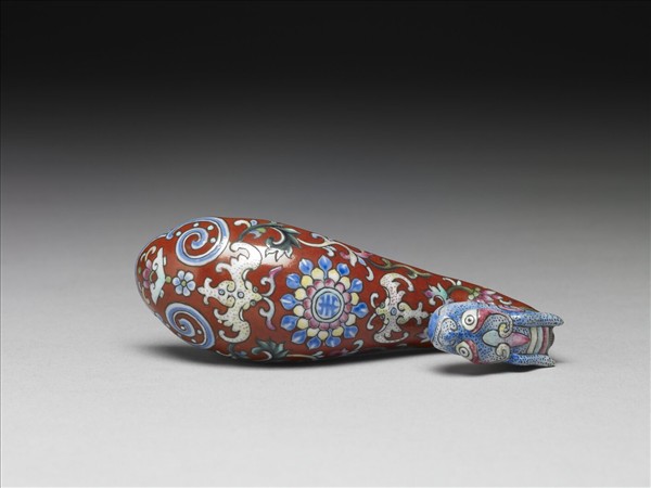 粉彩紅地福壽龍首帶鈎