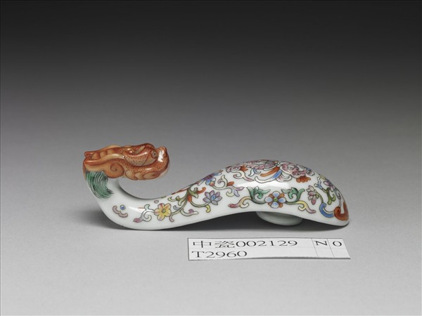 粉彩白地鳳紋龍首帶鈎