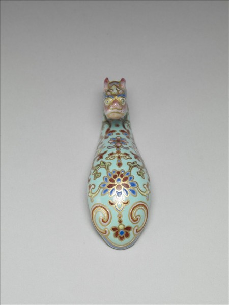 粉彩湖綠地萬壽花卉紋龍首帶鈎