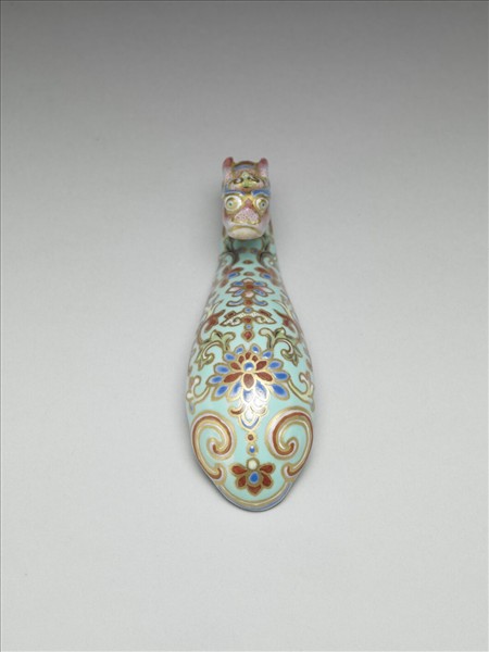 粉彩湖綠地萬壽花卉紋龍首帶鈎