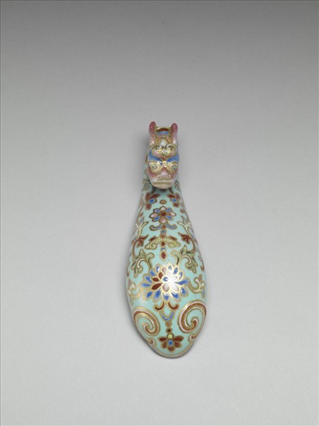粉彩湖綠地萬壽花卉紋龍首帶鈎
