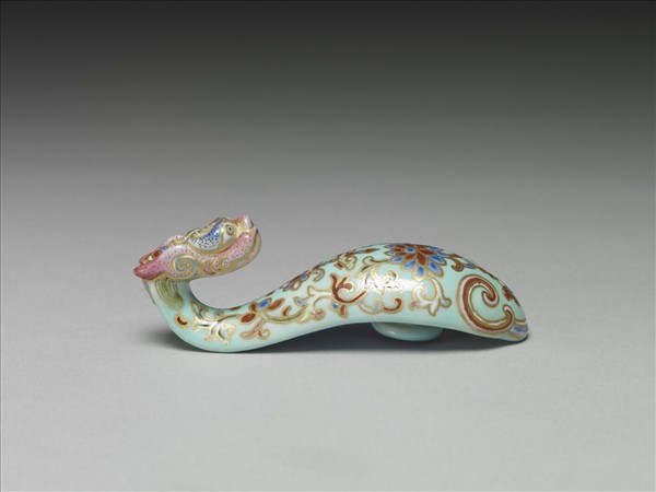 粉彩湖綠地萬壽花卉紋龍首帶鈎
