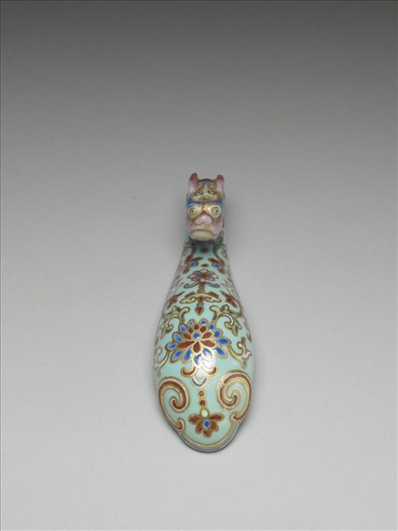 粉彩湖綠地萬壽花卉紋龍首帶鈎