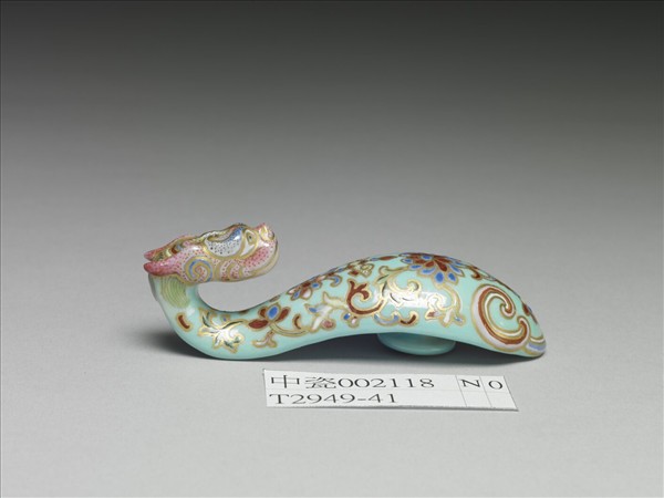 粉彩湖綠地萬壽花卉紋龍首帶鈎