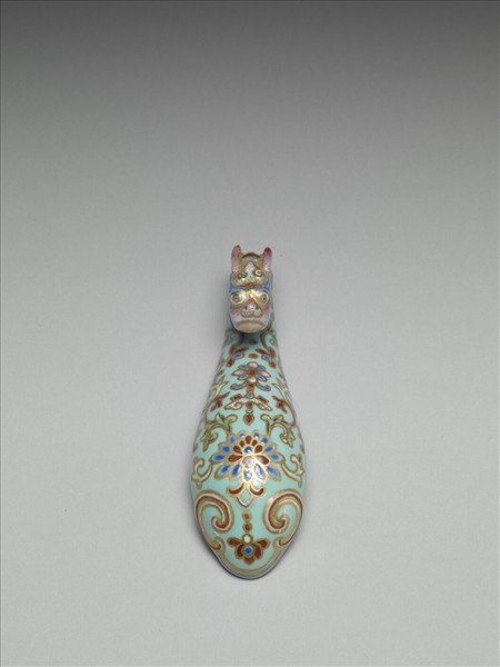 粉彩湖綠地萬壽花卉紋龍首帶鈎