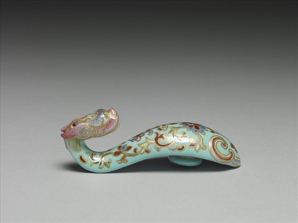 粉彩湖綠地萬壽花卉紋龍首帶鈎